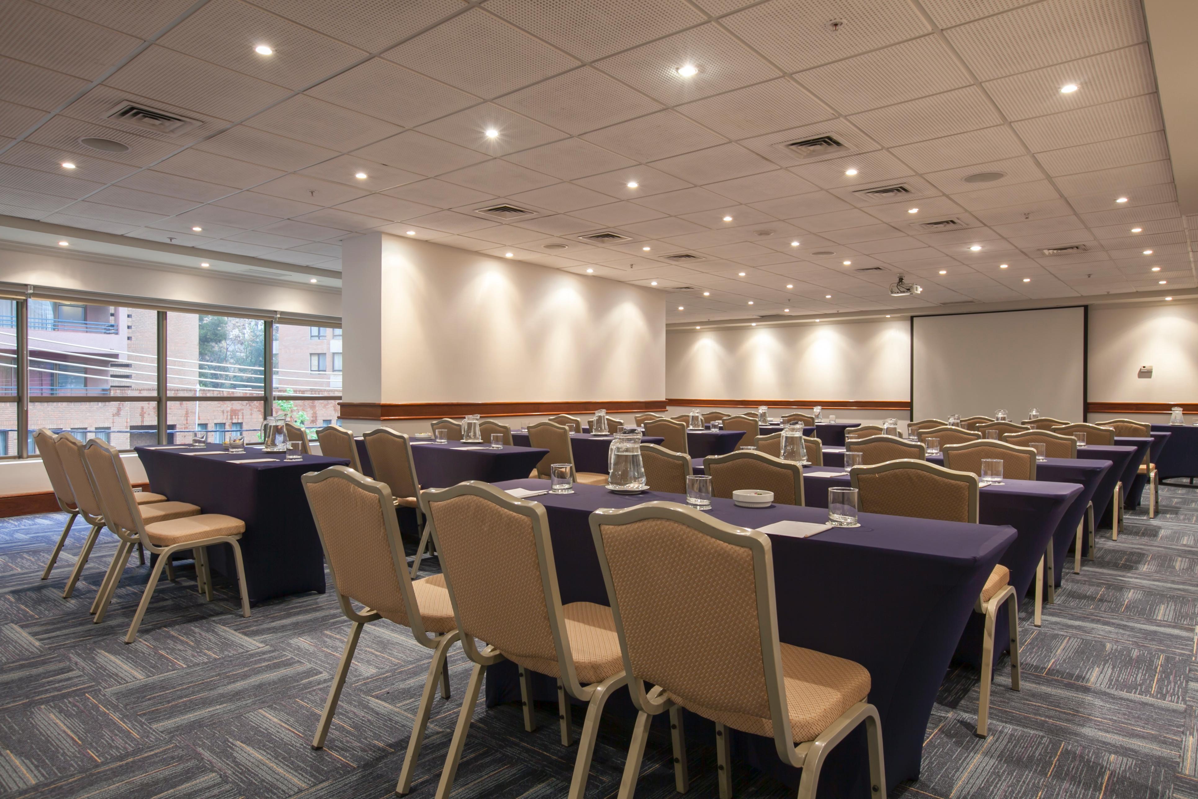 Plaza El Bosque Ebro Hotel Сантяго Екстериор снимка Meeting room