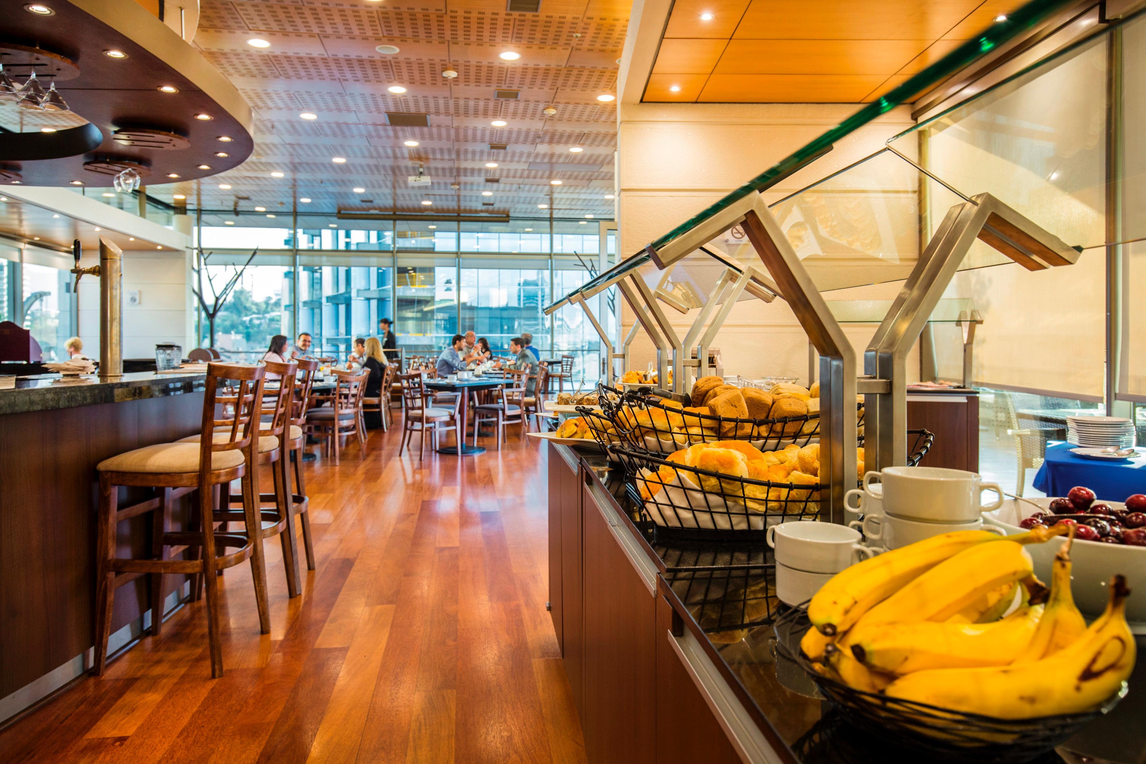 Plaza El Bosque Ebro Hotel Сантяго Екстериор снимка The dining room at the International House