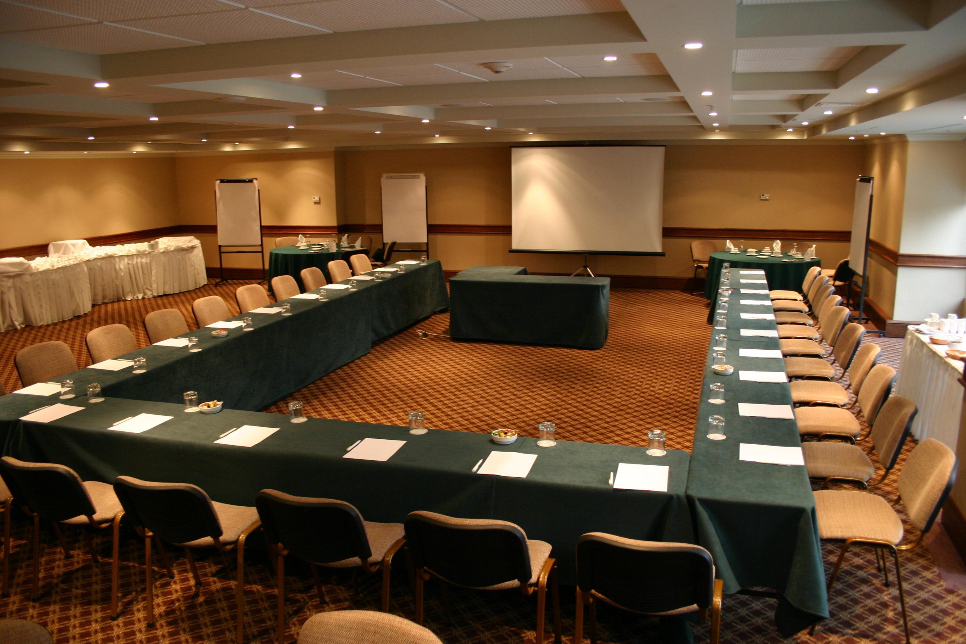 Plaza El Bosque Ebro Hotel Сантяго Екстериор снимка A meeting room