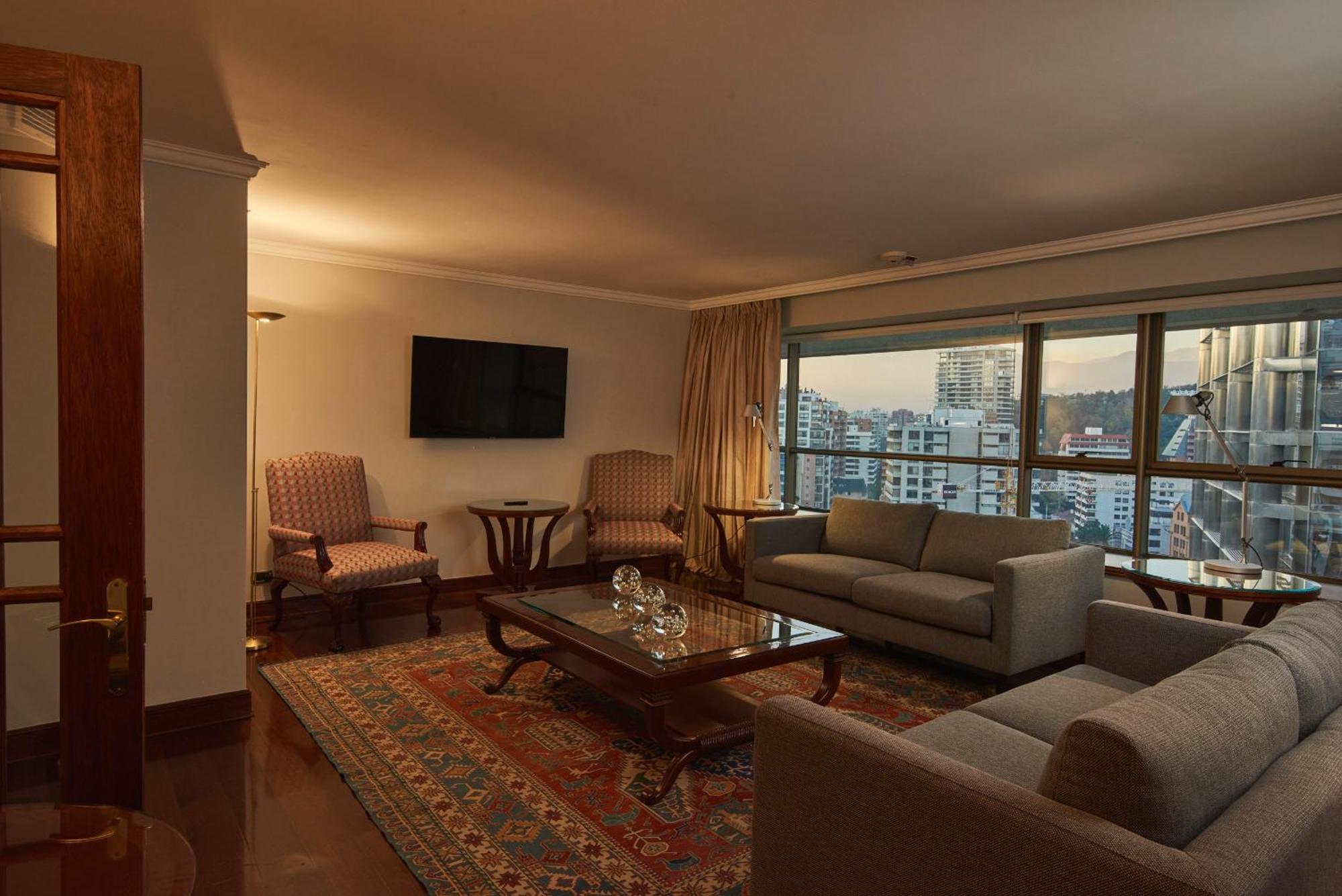 Plaza El Bosque Ebro Hotel Сантяго Екстериор снимка Living room
