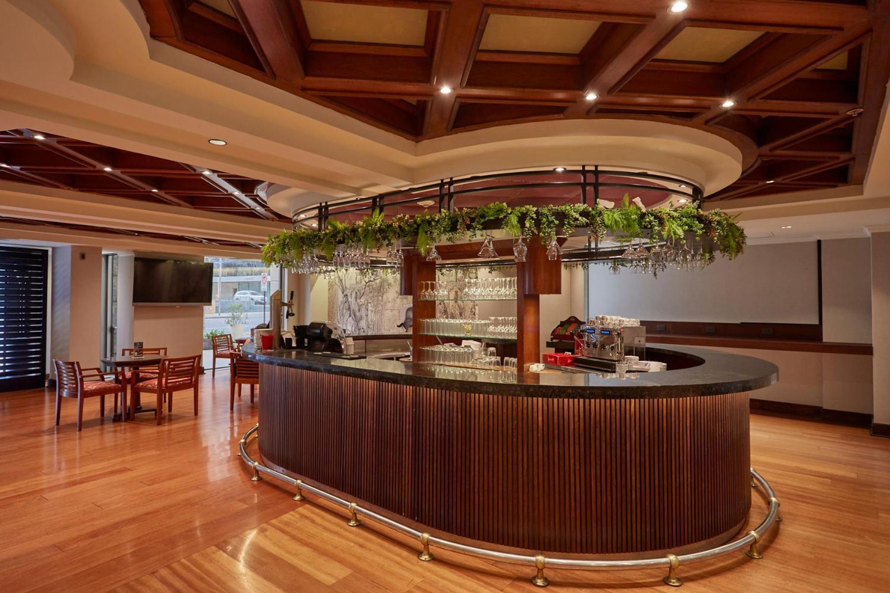 Plaza El Bosque Ebro Hotel Сантяго Екстериор снимка The bar at the lounge