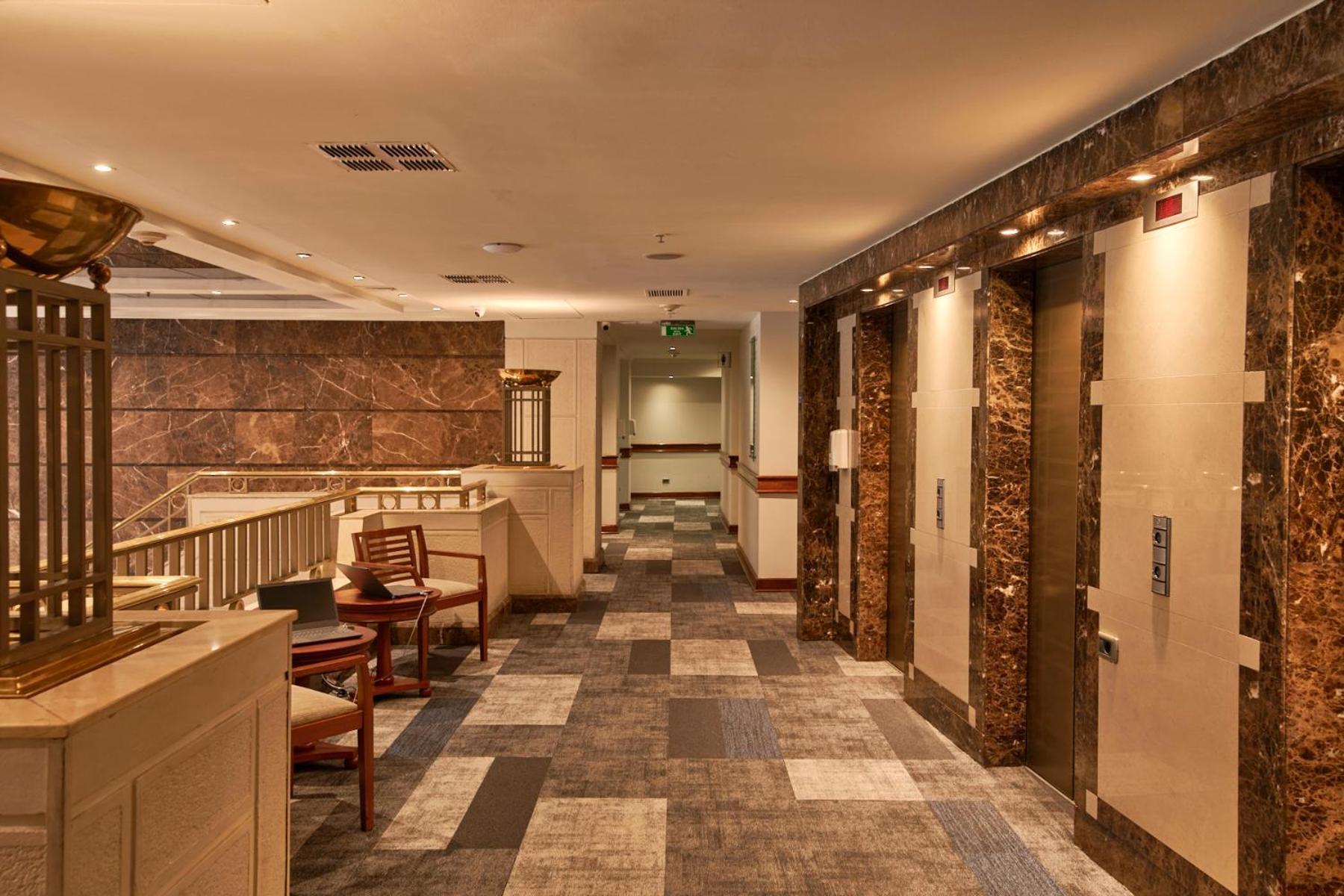 Plaza El Bosque Ebro Hotel Сантяго Екстериор снимка The elevators