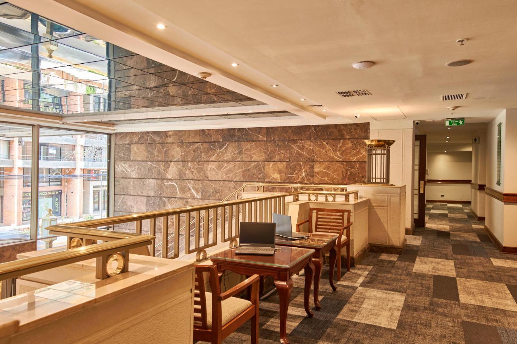 Plaza El Bosque Ebro Hotel Сантяго Екстериор снимка The library