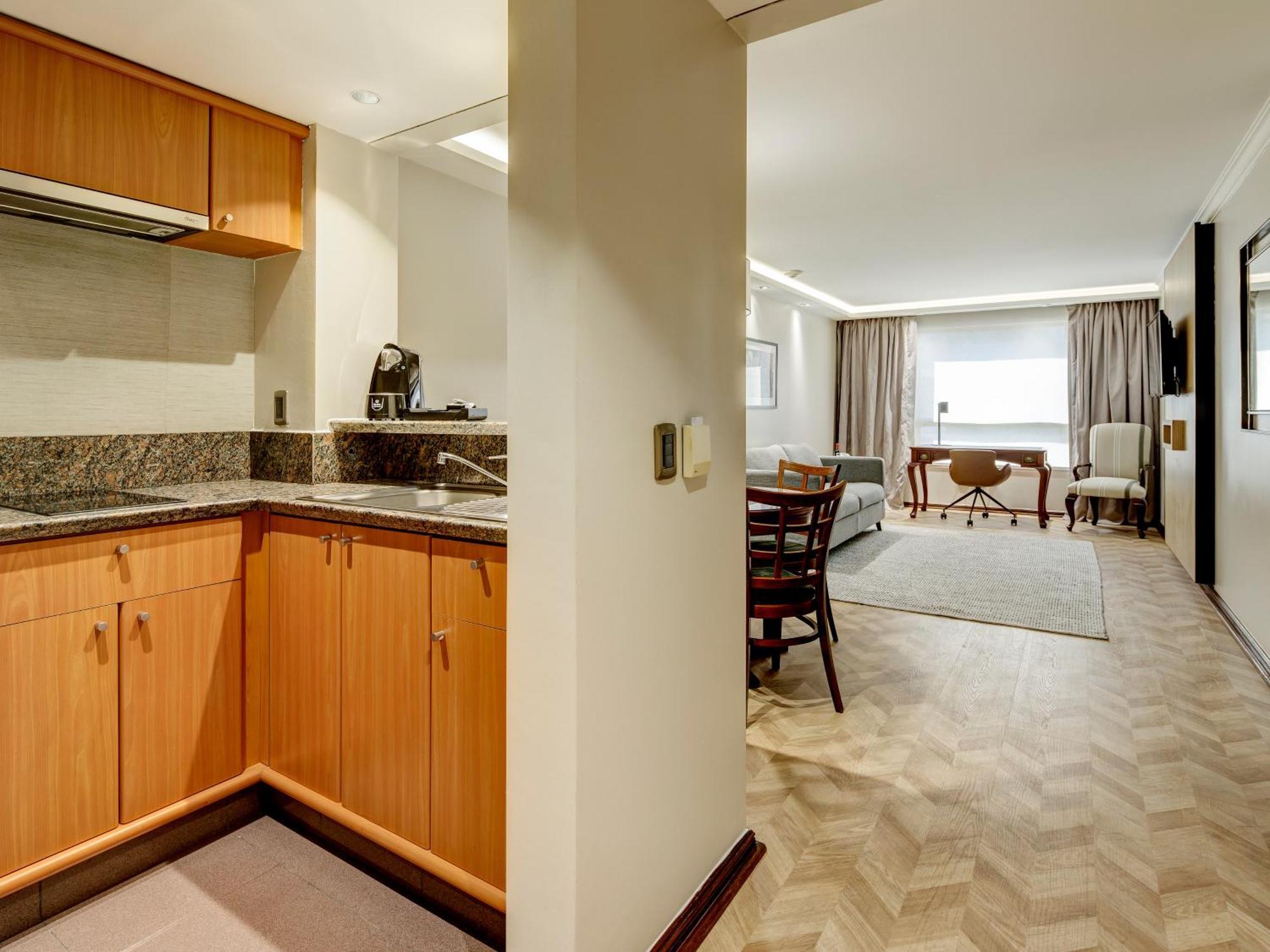 Plaza El Bosque Ebro Hotel Сантяго Екстериор снимка A typical apartment