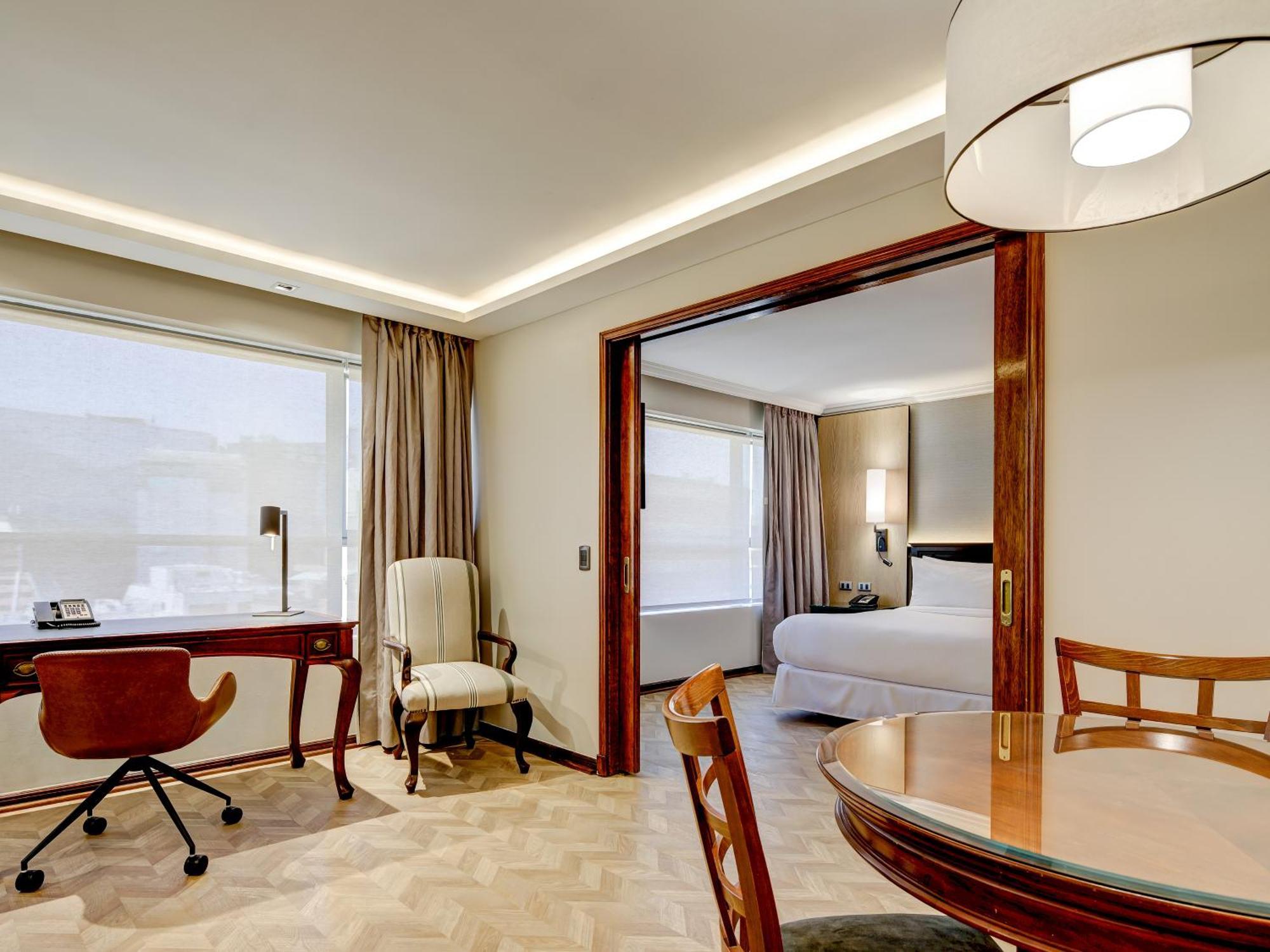Plaza El Bosque Ebro Hotel Сантяго Екстериор снимка Suite